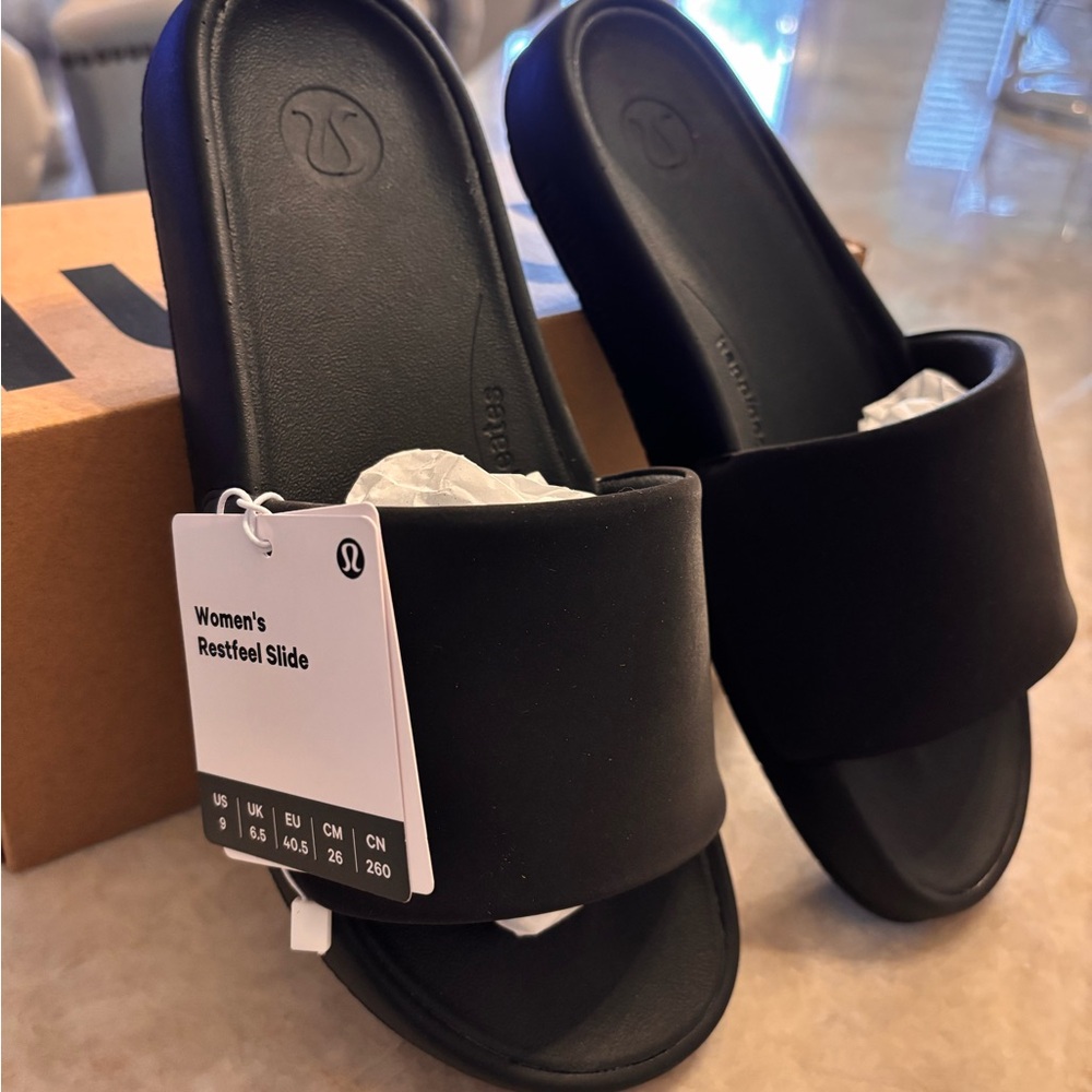 Lululemon Athletica Black Women's Restfeel Slide